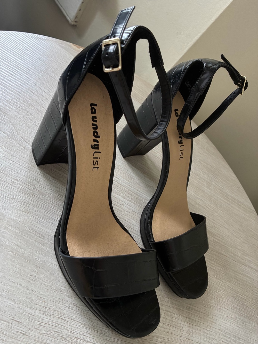 Laundry List Black Croc Embossed Block Heel Sandals Square Toe Ankle Strap 8.5